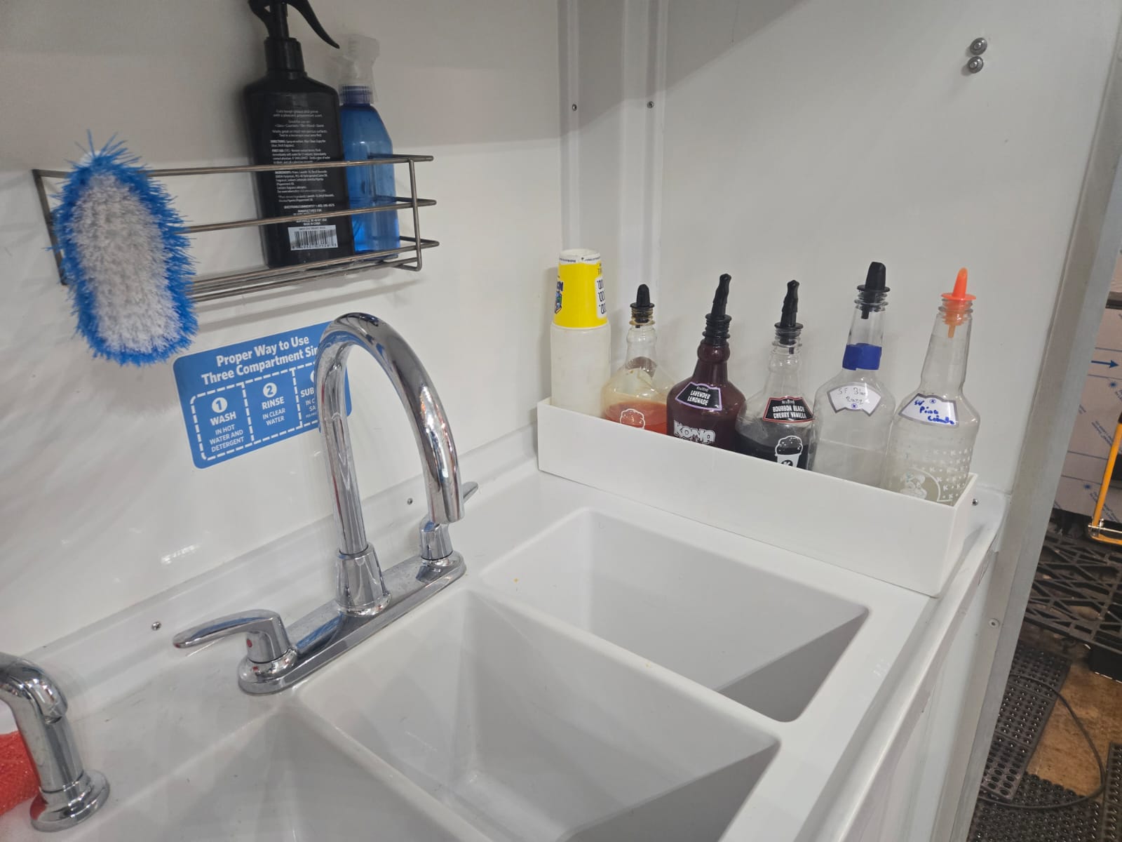 Pour Bottle Holder